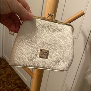 NWOT DOONEY white large kisslock coin purse